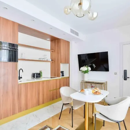 Romantic Getaway - Le Marais - With Ac