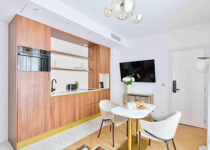 Romantic Getaway - Le Marais - With Ac